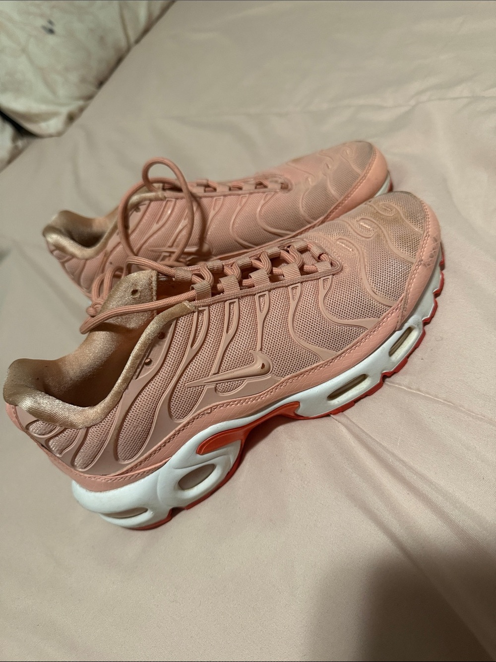 Nike Women's Peach Pink Mesh Athletic Sneakers